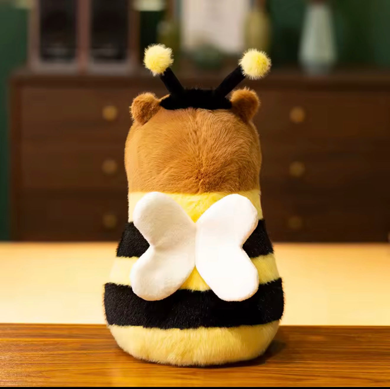 Capybara, Bumblebee