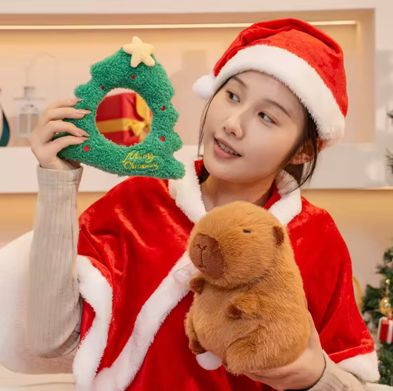 Capybara, Christmas Tree Hat